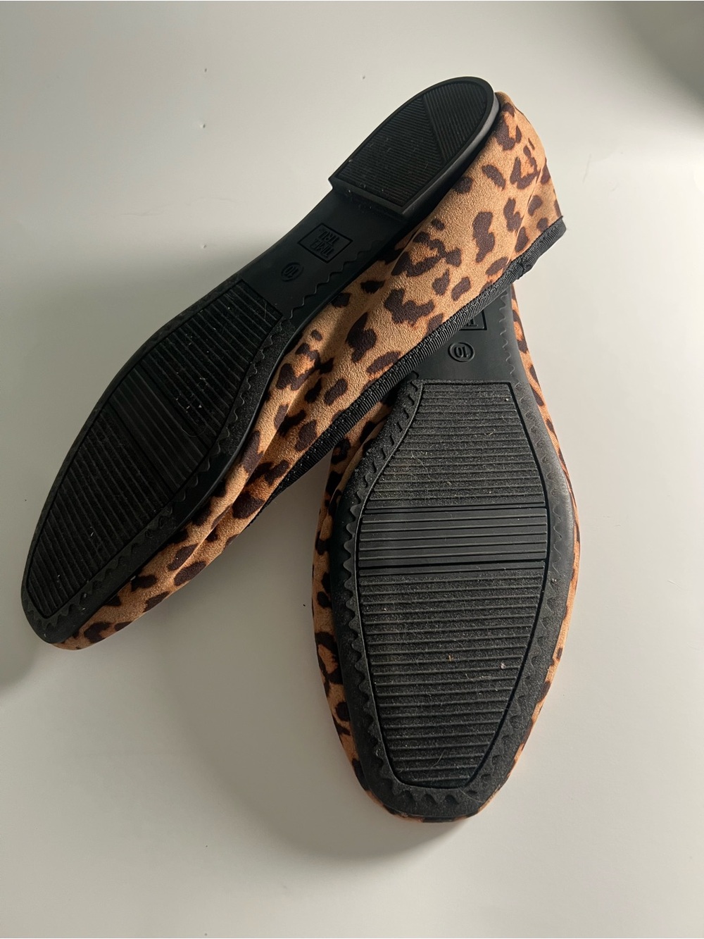 Time and Tru Leopard Print Flats with Black Trim and Bow Accent Size 10 - Picture 6 of 12